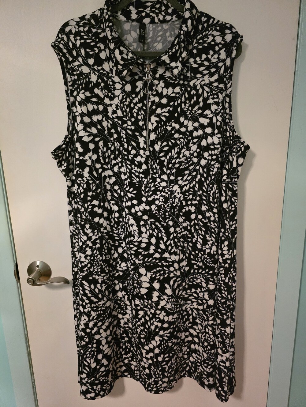 Sleeveless Black & White Leaf-Print Zip-Front Dress